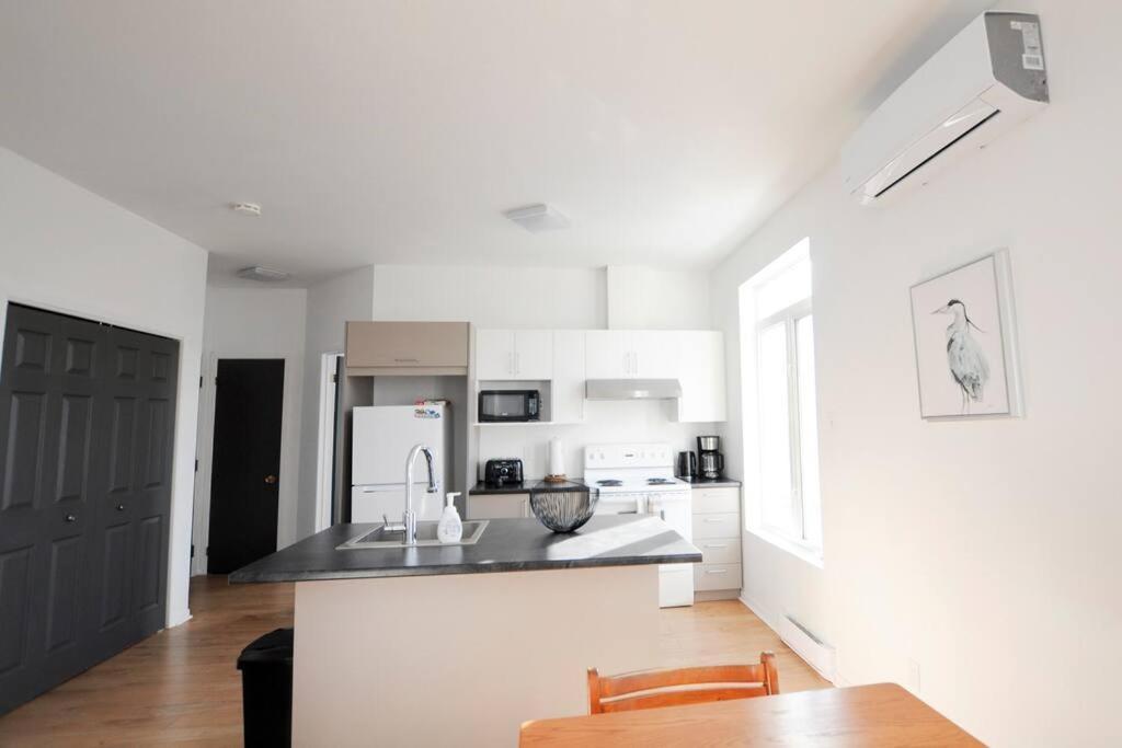 Apartamento Le 1808 - Spacieux Avec Balcon - Nord De Quebec Exterior foto